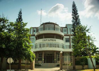 Au Bénin, des agents de la Cour suprême ont été décorés pour leur loyauté au service public