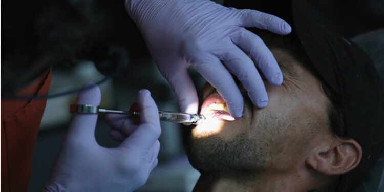 Une révolution vaccinale grâce au fil dentaire pourrait transformer la médecine préventive