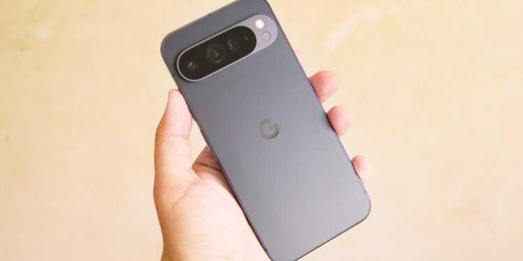 Certains propriétaires de Pixel 10 reçoivent par erreur la mise à jour Android 16 QPR1 de septembre