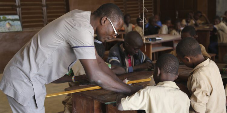 Aspirants enseignants au Bénin : l’intégration dans la fonction publique s’éloigne