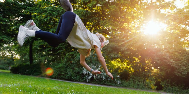 Les quadrobics : quand marcher à quatre pattes devient une tendance fitness virale